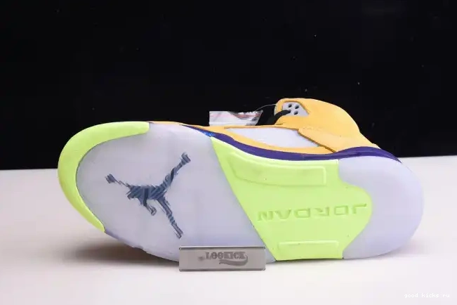 What Retro The Jordan 5 CZ5725-700 0512